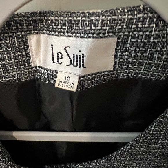 Le Suit jacket - Picture 2 of 3